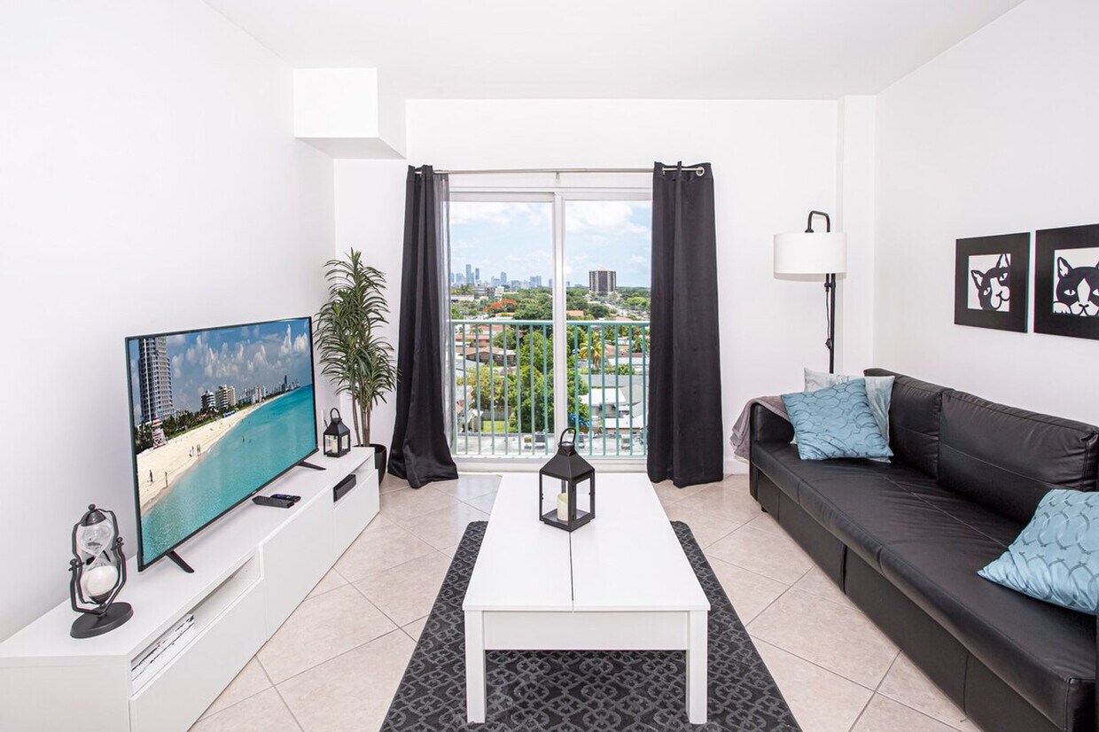 Foto principal - 2280 SW 32nd Ave