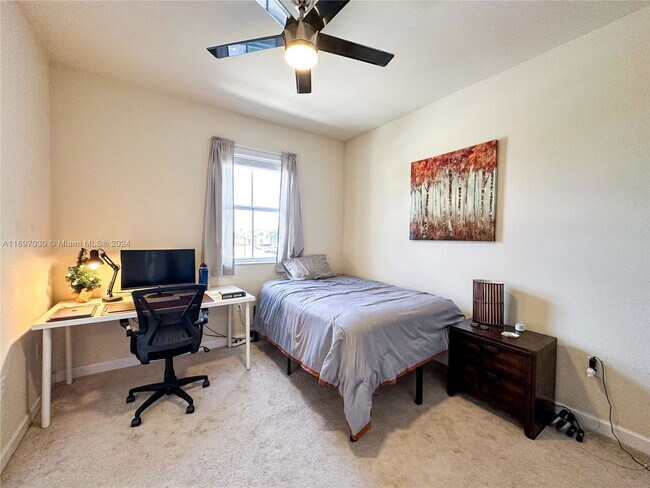 Foto del edificio - 2819 SE 1st Dr