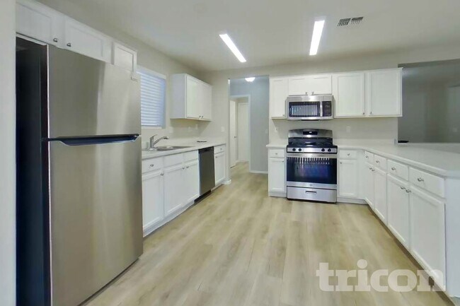 Foto del edificio - 12601 W Pershing St