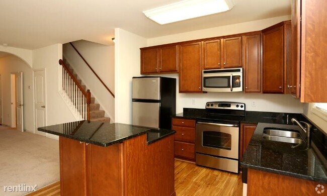Building Photo - 2 br, 2 bath Townhome - 2031 River Rock Dr