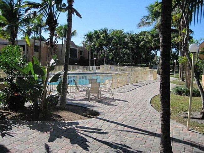 Foto del edificio - 7919 SW 104th St