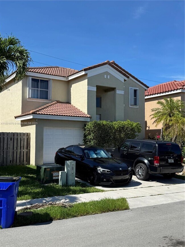 Foto del edificio - 7317 Flores Way