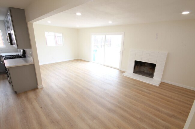 Building Photo - Updated 4-Bedroom Home