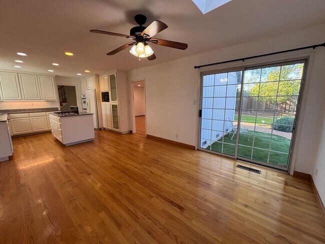 Foto del edificio - CAMBRIAN - Beautifully maintained home with hardwood floors and central A/C.