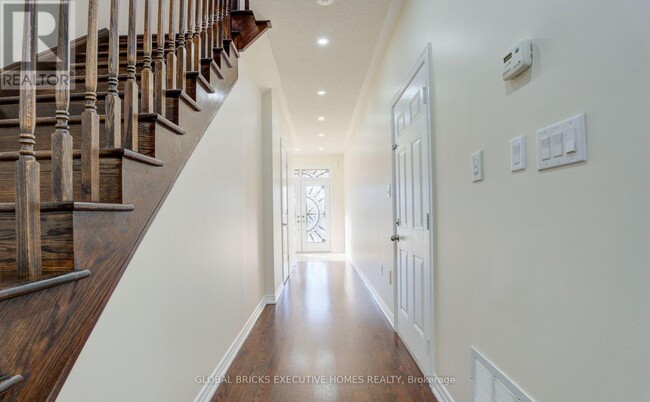 Building Photo - 33 Antibes Dr