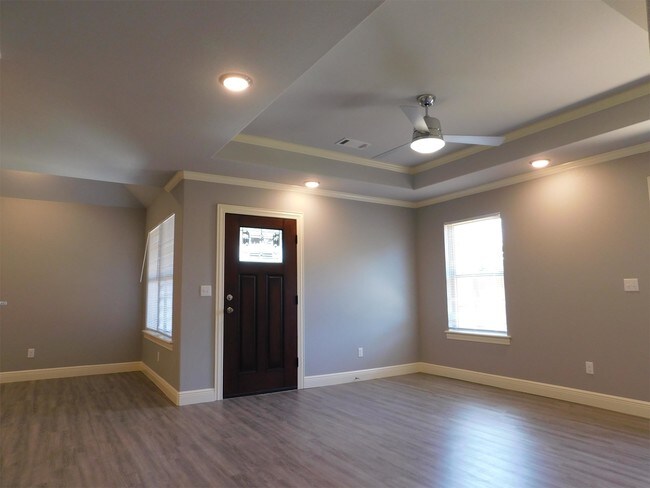 Building Photo - 9013-9015 Sandra Way