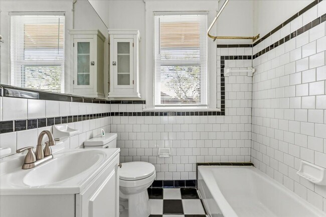 Foto del edificio - Cozy 1-Bedroom Apartment in Midtown – $1,300/month