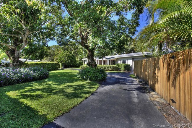 Foto del edificio - 8000 SW 62nd Ct