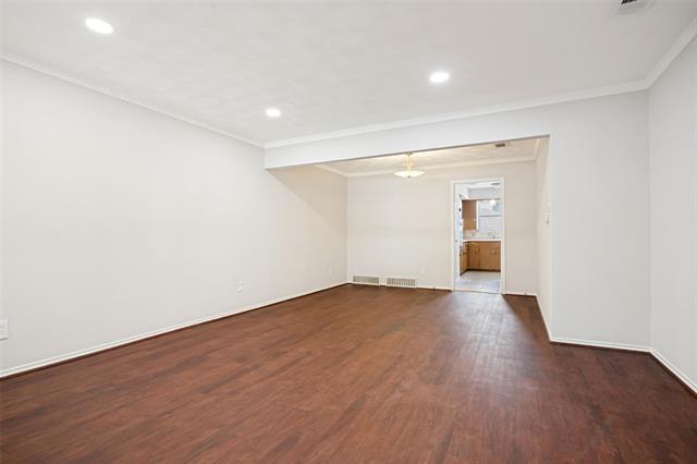 Foto del edificio - 7005 Kingsbury Dr