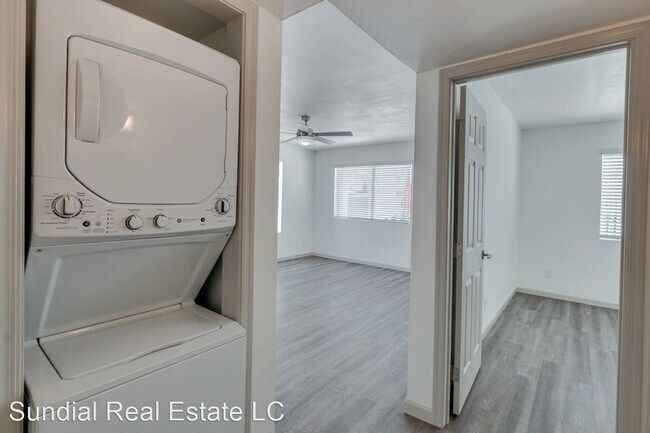 Foto del edificio - 8605-8641 E Coronado Rd