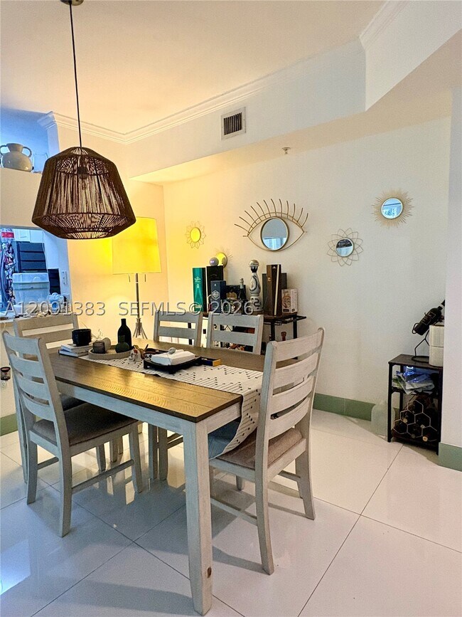 Foto del edificio - 17150 N Bay Rd
