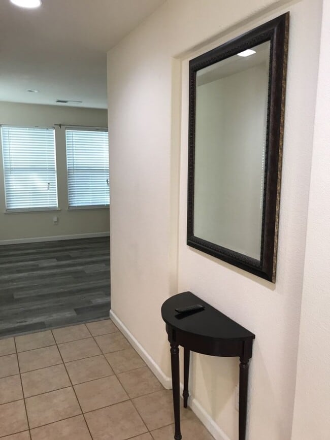 Foto del edificio - Beautiful Home in a gated community