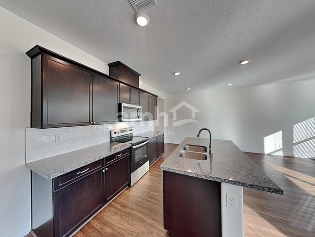 Foto del edificio - 9875 S Eastern Ave