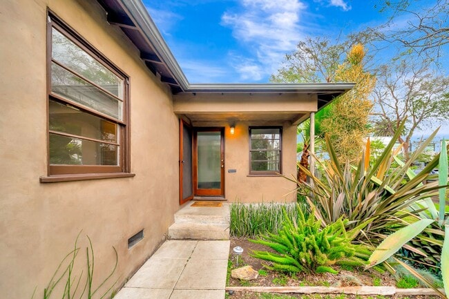 Building Photo - 4034- 4036 Higuera St