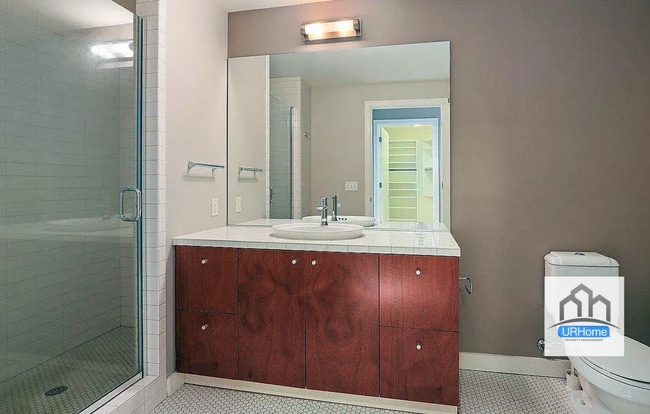 Building Photo - Elevated City Living: Expansive 2-Bed, 2-Bath Condo in Portland – Parking & Most Utilities Included!