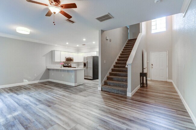 Foto del edificio - Gated Tampa Palms Townhome with 2-Car Garage, Screened Lanai & Community Pool