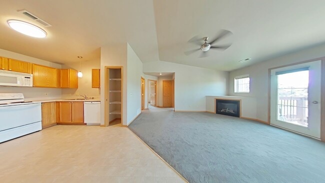 Foto del edificio - 3505D Fallon Dr