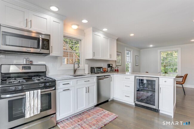 Foto del edificio - 100 Gould Ave