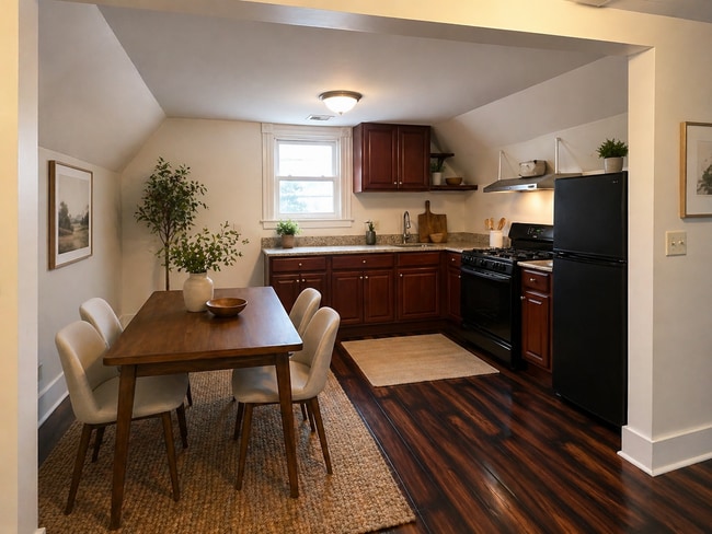 Kitchen/dinning room - 1109 Townsend Ave