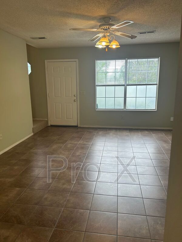 Foto del edificio - 1009 SE J St