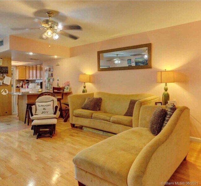 Building Photo - 7411 Twin Sabal Dr