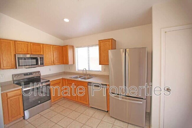 Foto del edificio - 12710 W Willow Ave