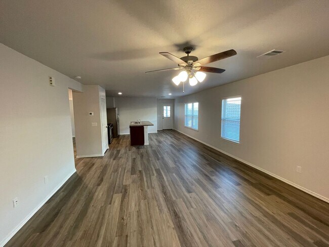 Building Photo - *$99 Rent + Amazon gift card* Three Bedroom | Two Bathroom Home in Magnolia