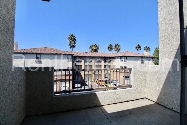 Foto del edificio - Mission Valley, 2186 Gill Village Wy #711,-All Appliances included! Central AC, Community Pool / ...