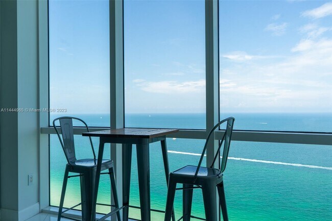 Foto del edificio - 18201 Collins Ave