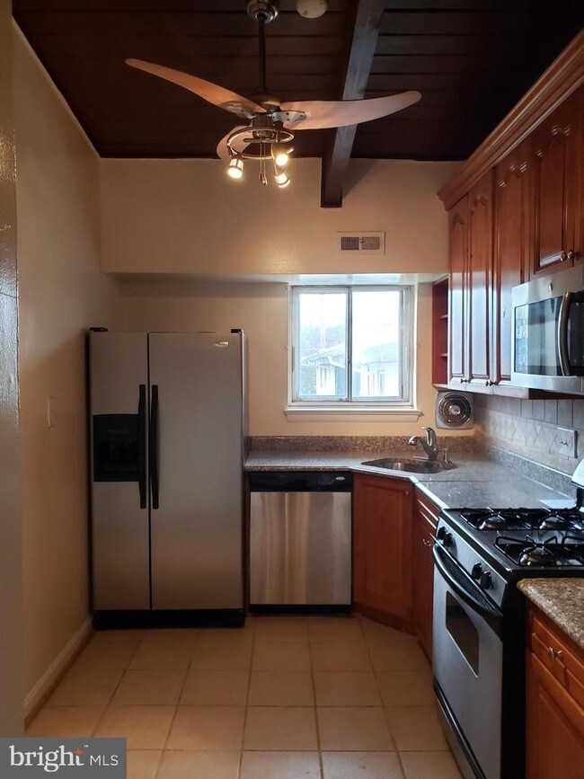11322 Cherry Hill Rd Unit 303, Beltsville, MD 20705 Room for Rent in