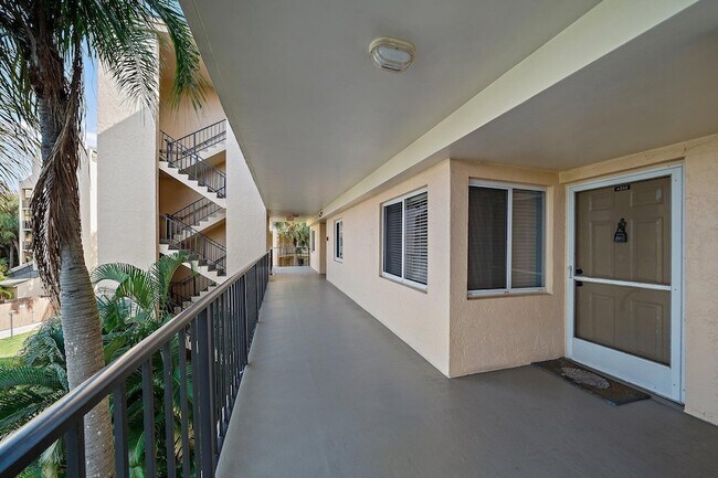 Foto del edificio - 275 Palm Ave