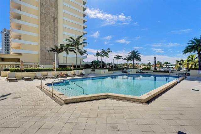 Foto del edificio - 5600 Collins Ave