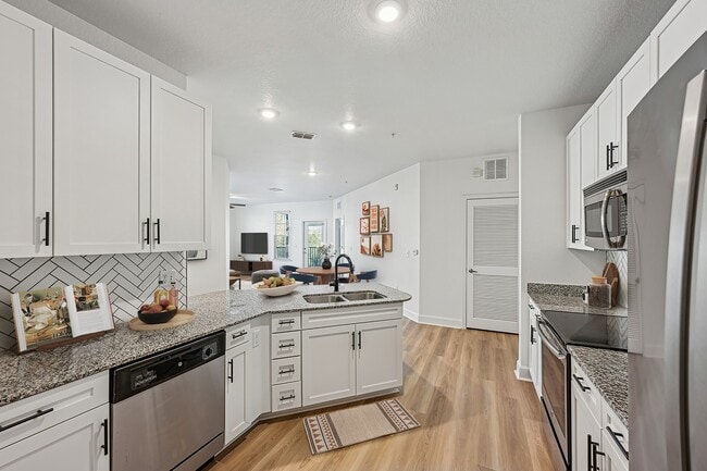 Foto del edificio - The Courtney at Universal Boulevard