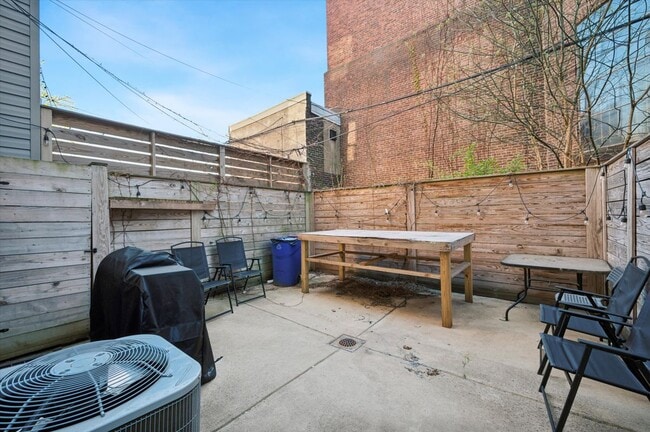 Building Photo - 970 N Marshall St