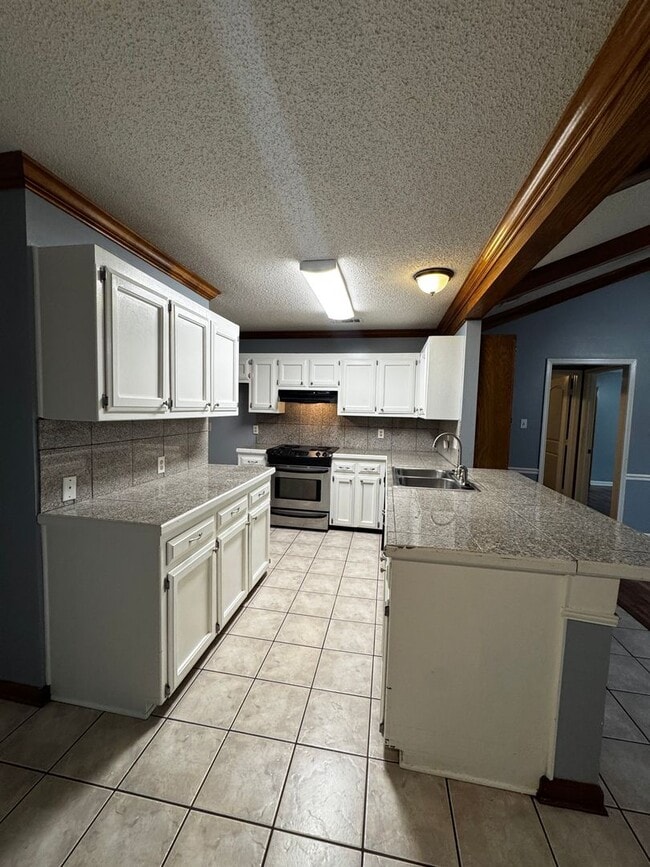 Building Photo - 1729 Tallwood Dr
