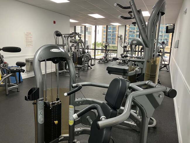 Gimnasia - 2401 S Ocean Dr