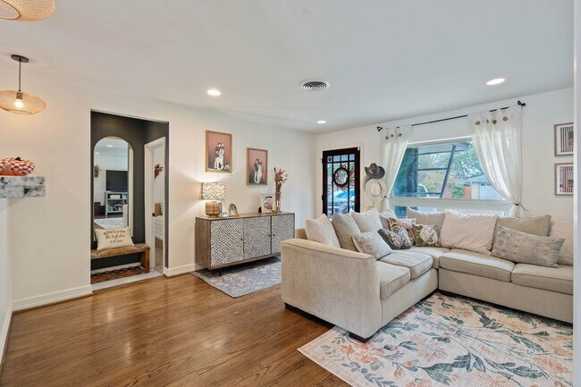 Foto del edificio - 1119 W 30th St