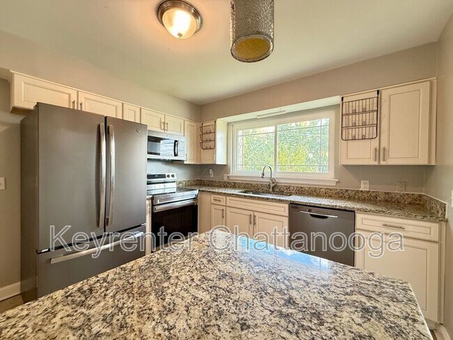 Foto del edificio - 7813 Holiday Hills Cir