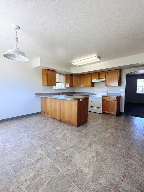 Building Photo - 781 W 350 N