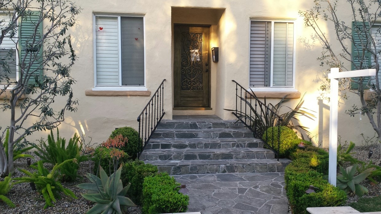 Primary Photo - 203 N Almont Dr