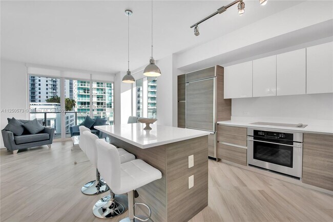 Building Photo - 1100 S Miami Ave
