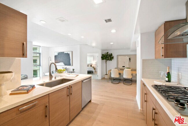 Foto del edificio - 13650 Marina Pointe Dr