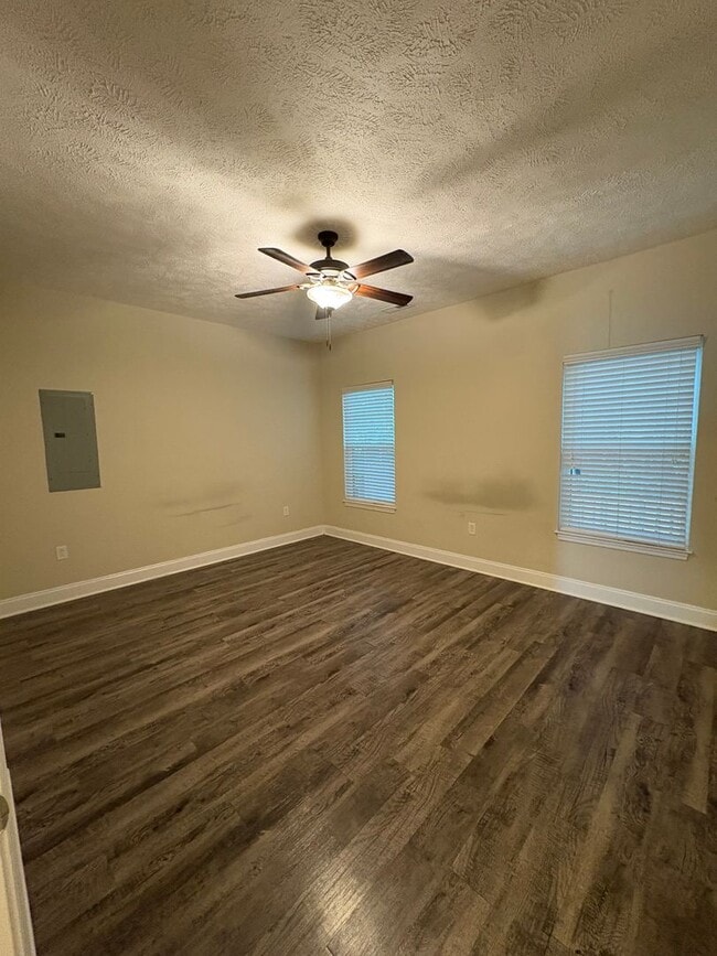 Building Photo - 1517 Kenton St