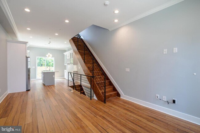 Building Photo - 2616 Latona St