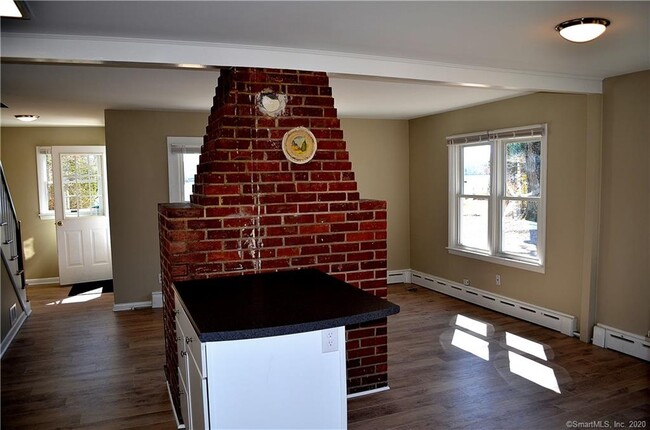 Building Photo - 19 Saunders Dr