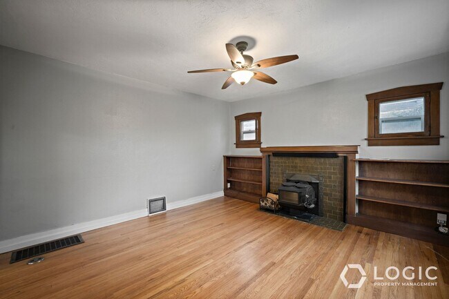 Foto del edificio - 155 Edith Ave S