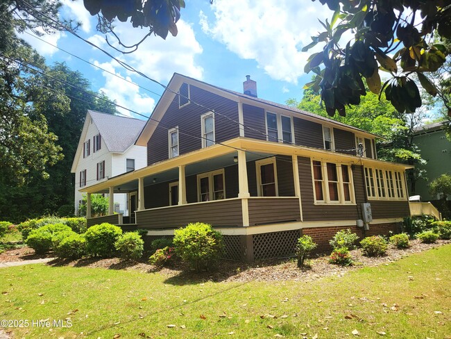Foto del edificio - 220 E Vermont Ave