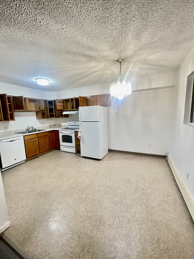 Dining area - 87 Slater Dr