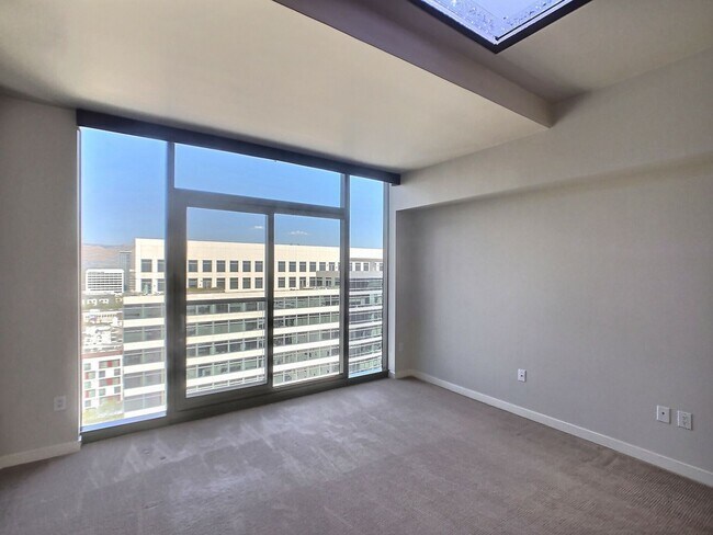 Foto del edificio - Luxury 1 Bedroom Condo at Axis on the 20th Floor – Custom Finishes Throughout, Beautiful Views!