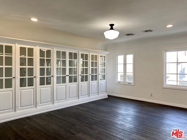 Foto del edificio - 619 S La Brea Ave